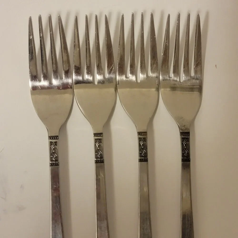 Set Of 4 Imperial International IIC Stainless CORTINA Japan Dinner Forks 7 1/2